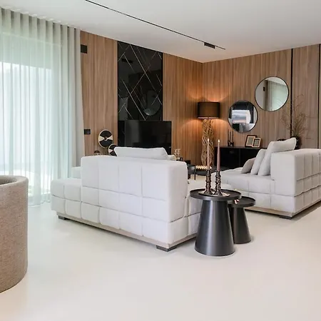 Dom wakacyjny Detached House In A Private